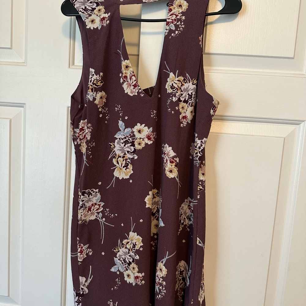Floral V-Neck Sleeveless Dress in Plum